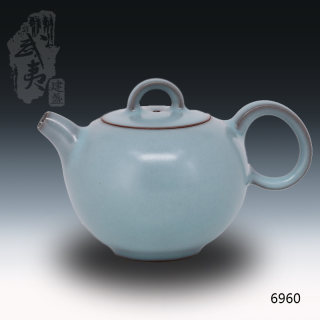 台湾陶艺巨匠苏保在，青瓷茶壶