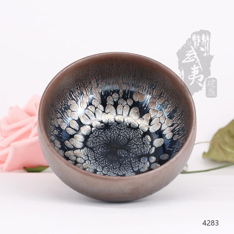 建盏大师阙梅娇，禅定油滴