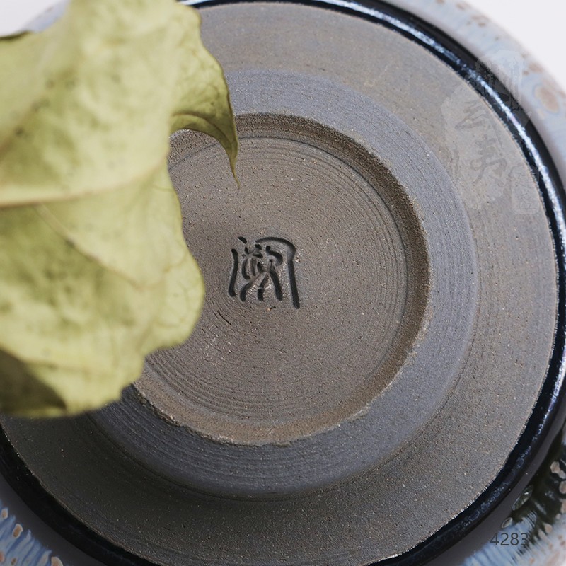 建盏大师阙梅娇，禅定油滴