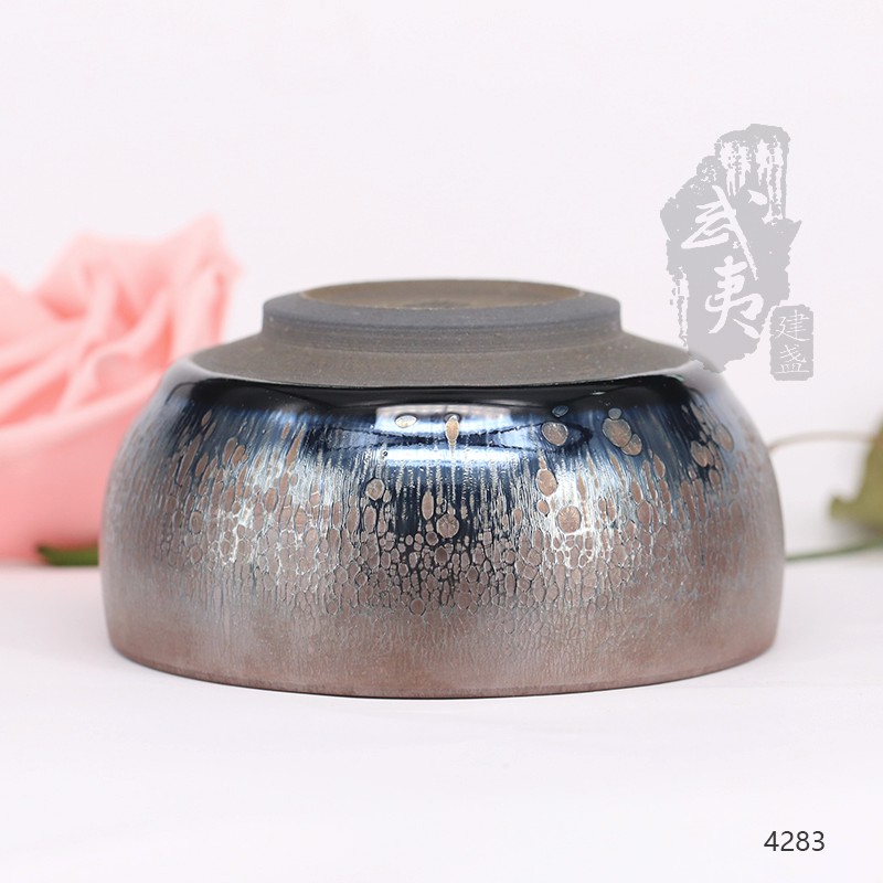 建盏大师阙梅娇，禅定油滴