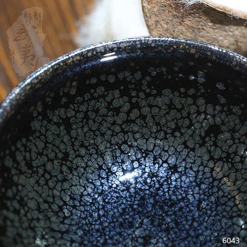 建盏大师卓立旗，束口油滴