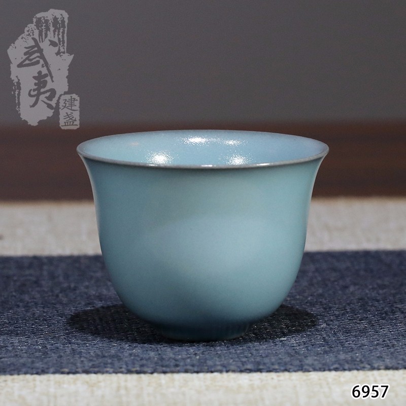 台湾陶艺巨匠苏保在，青瓷小杯