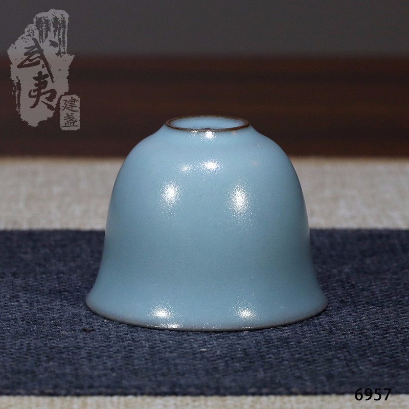 台湾陶艺巨匠苏保在，青瓷小杯