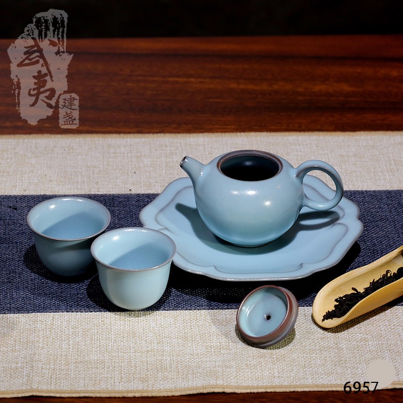 台湾陶艺巨匠苏保在，青瓷小杯