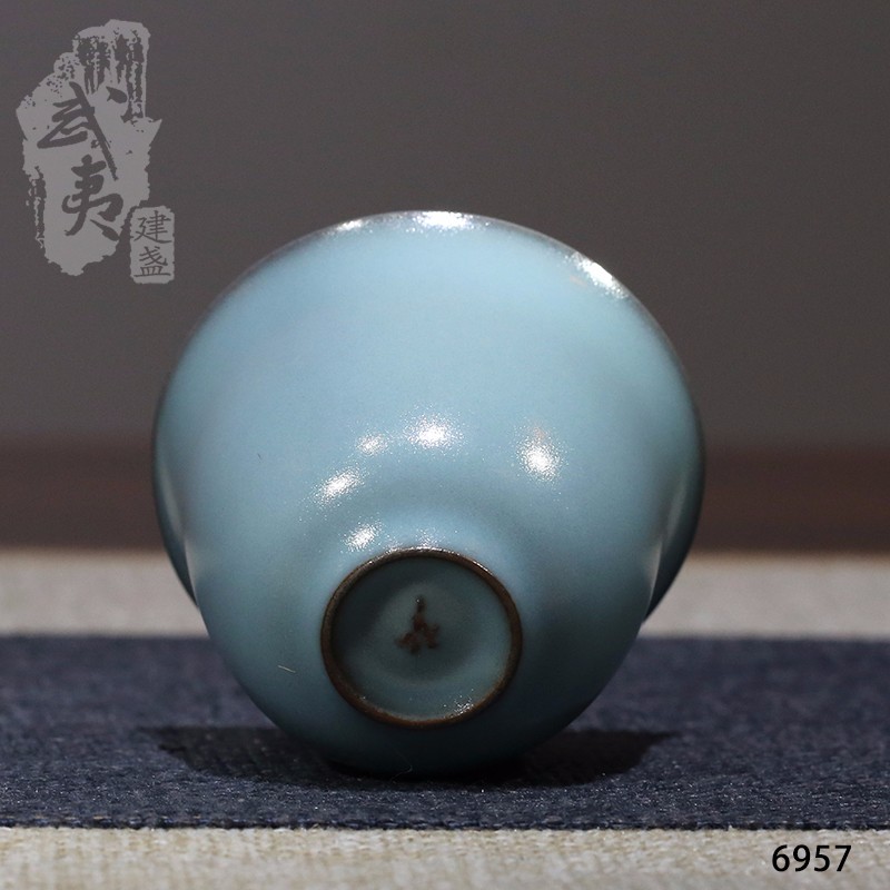 台湾陶艺巨匠苏保在，青瓷小杯