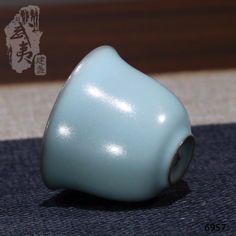 台湾陶艺巨匠苏保在，青瓷小杯