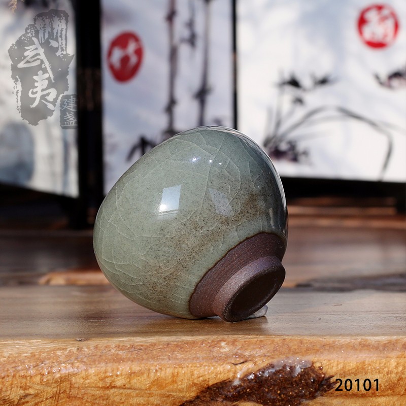 建盏大师危敏捷，青瓷小杯