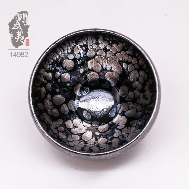 建盏大师饶飞雄、赖敏惺，敛口黑底