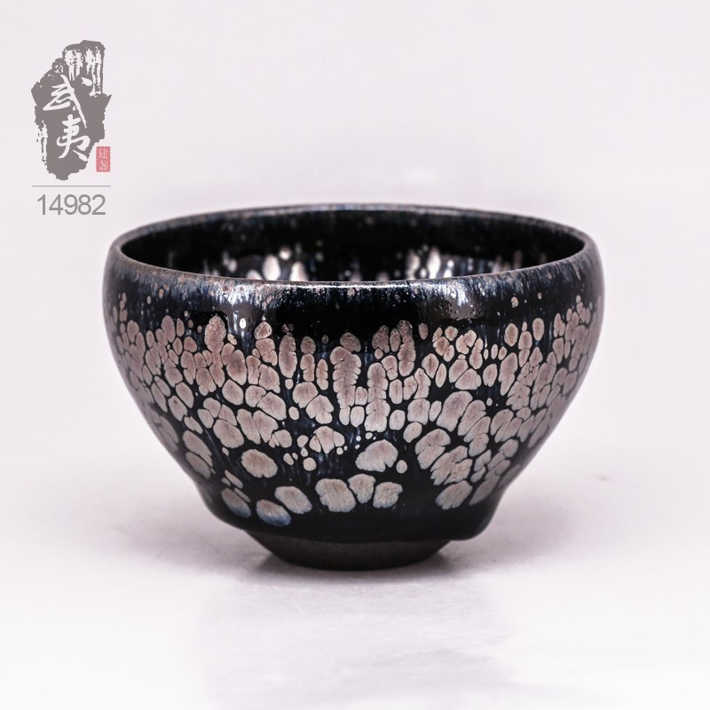 建盏大师饶飞雄、赖敏惺，敛口黑底