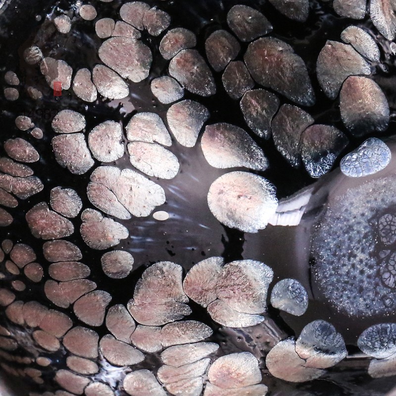 建盏大师饶飞雄、赖敏惺，敛口黑底